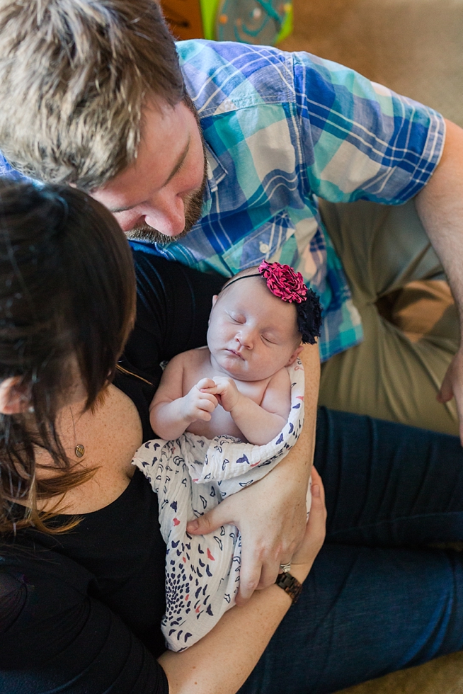 lifestyle newborn photos taken in Raleigh, NC by Traci Huffman Photography_0052.jpg