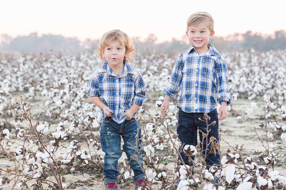 Family photos in Cotton Field in Holly Springs, NC by Family Photographer - Traci Huffman Photography - Worthington 00013.JPG