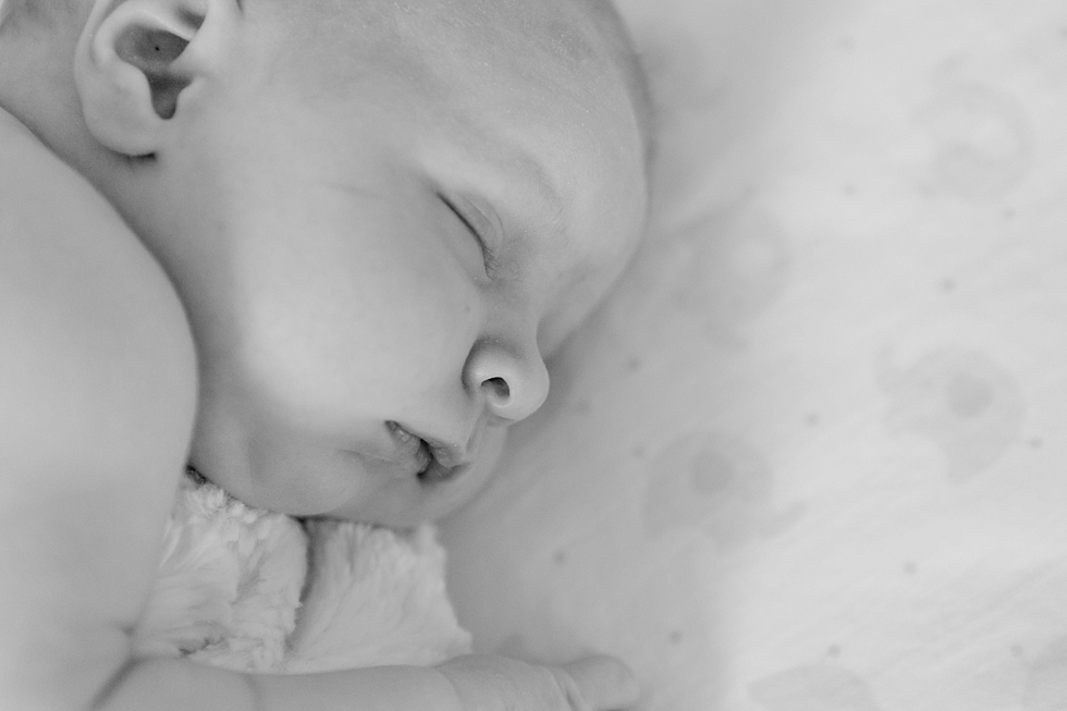 newborn photos by Holly Springs newborn photographer - Traci Huffman Photography - Ellie_0021.jpg