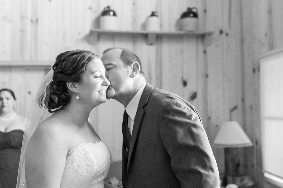 Fall wedding getting ready at The Barn at Woodlake Meadow, NC by Traci Huffman Photography_0007