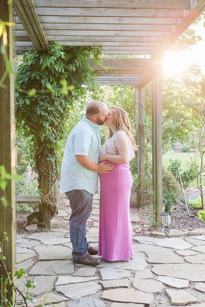 maternity photographer at the JC Raulston Arboretum Traci Huffman Photography_0011.jpg