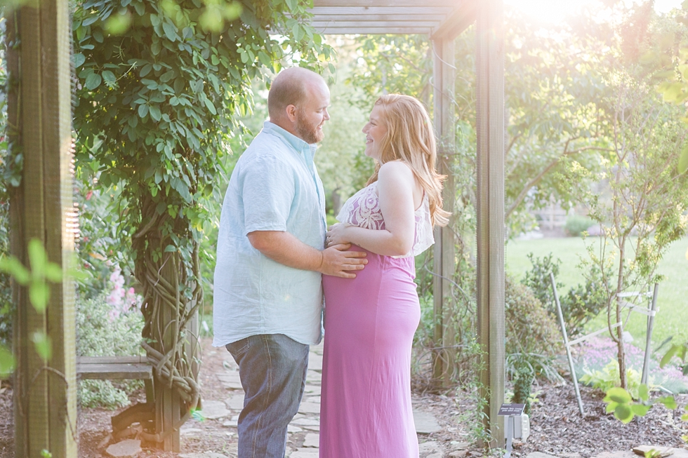 maternity photographer at the JC Raulston Arboretum Traci Huffman Photography_0016.jpg