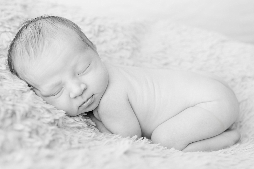 newborn pictures by Traci Huffman Photography_0015.jpg