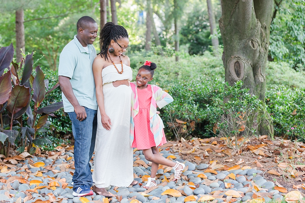 maternity pictures at WRAL Azalea Gardens in Raleigh, NC by Traci Huffman Photography